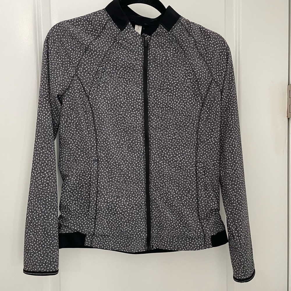 Lululemon Full Zip Lightweight Hit It Jacket Size 4 Black White.   17